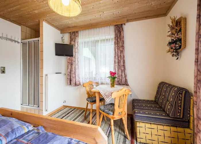 Vintage In Near Area Apartment Fuegen