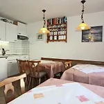 Vintage In Near Area 아파트