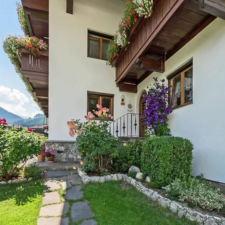 Vintage In Near Area Апартаменти