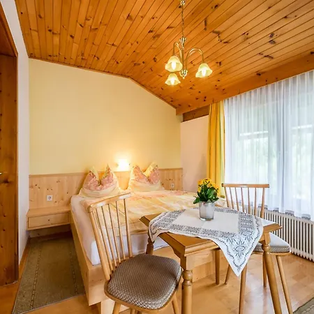 Vintage In Near Area Апартаменти